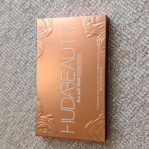 HUDA BEAUTY Eyeshadow Palette  - Rose Gold REMASTERED